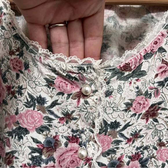 VICTORIA’S SECRET Lace Floral Long Sleeve asleep Shirt Nightgown Size M/L - Picture 6 of 11